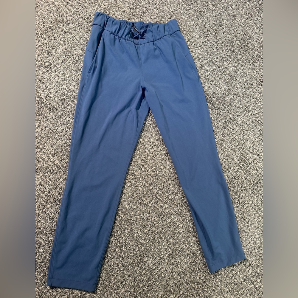 lululemon athletica PRE OWNED On The Fly pants 7/8 
Ink Blue